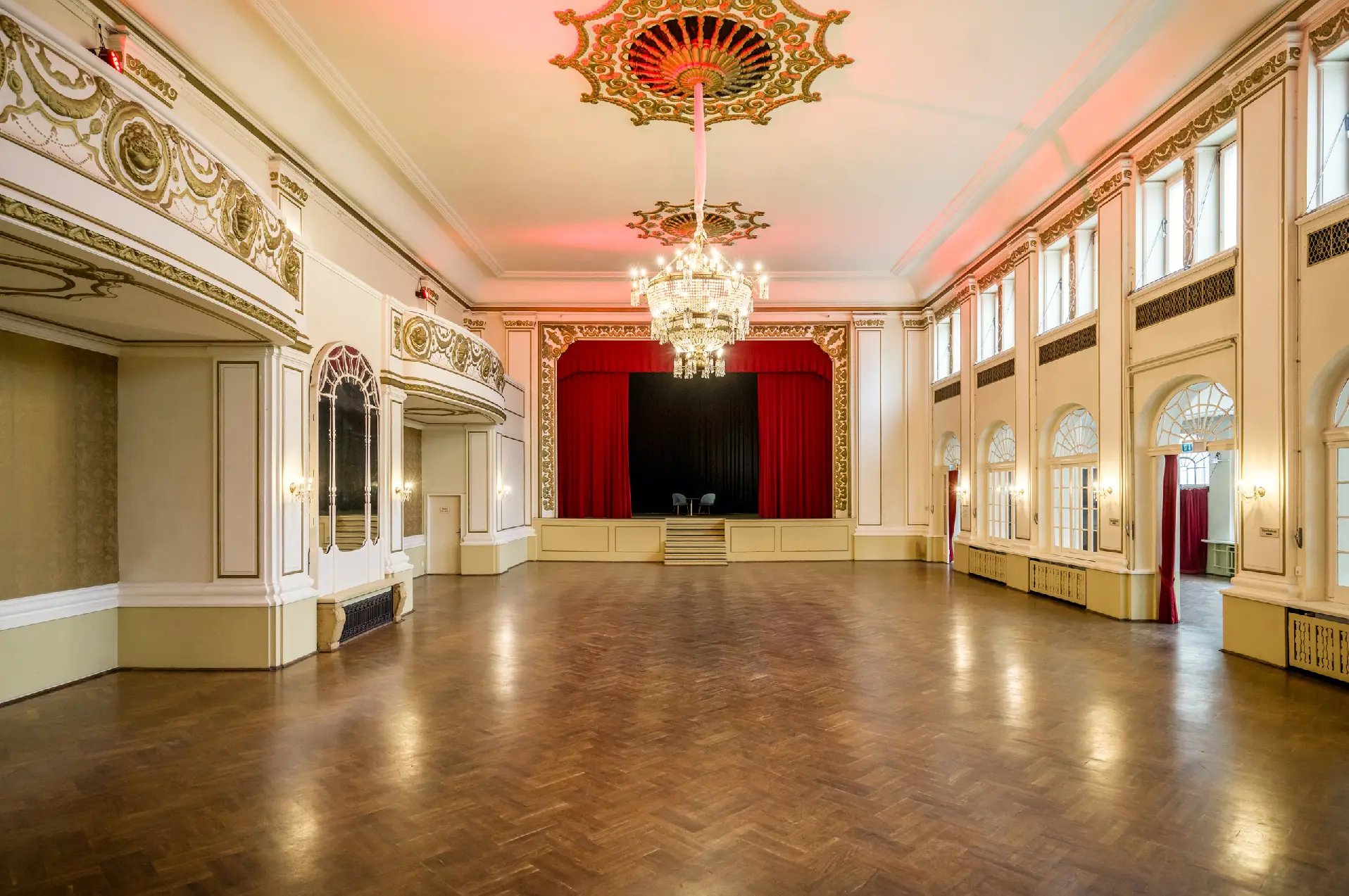 Ballsaal unbestuhlt